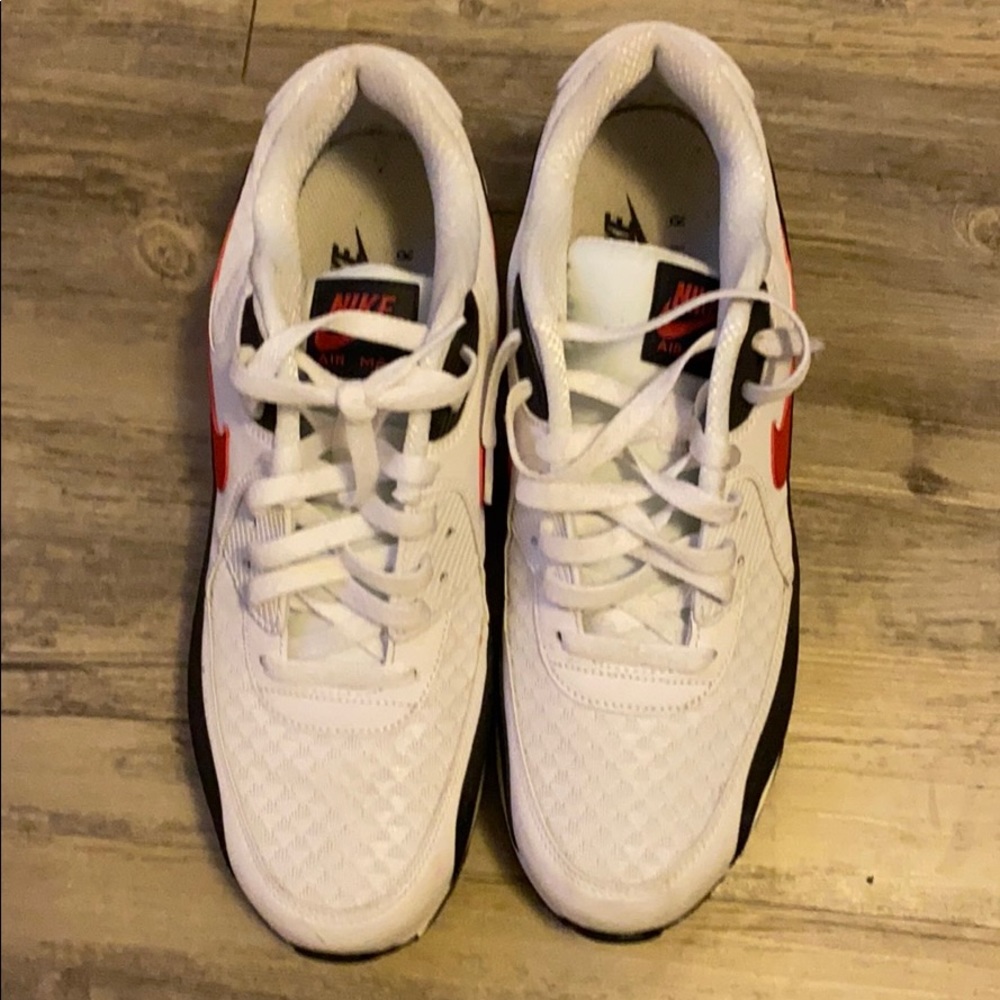 White/red/black Nike Air Max